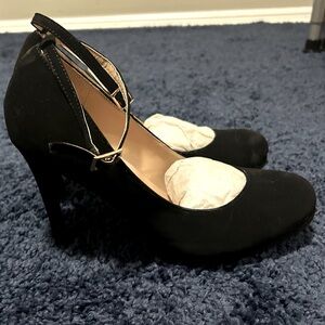 Velvet Black Pumps with Ankle Strap